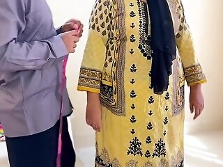 (indian Darji) Tailor Ne Badi Gand Wali Ayesha Aunty Ko Thapa Thap Choda - Desi Big Rump Aunty Fucked By Tailor In Shop